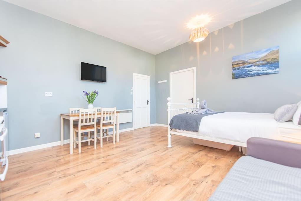 Clonbur House - Studio Village Apartment Голуэй Экстерьер фото